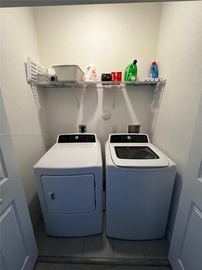 Building Photo - 5942 Mustang Manor