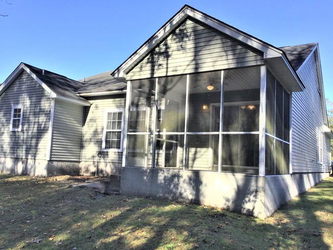 Building Photo - 5037 Thornton Dr