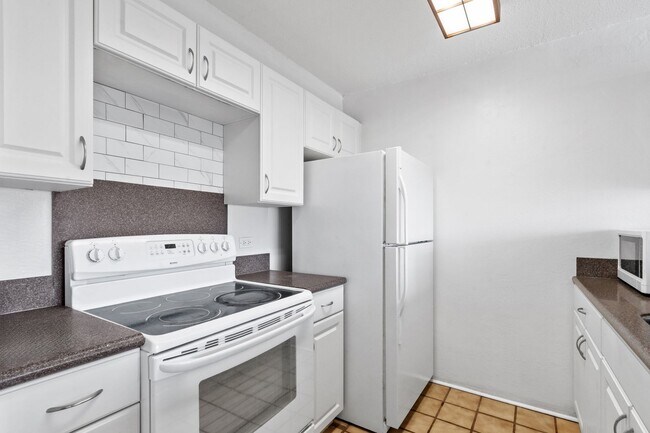 Building Photo - Beautiful 1 Bedroom Condo