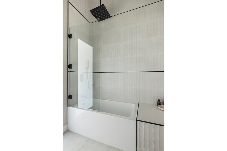 Building Photo - 22020 Alizondo Dr