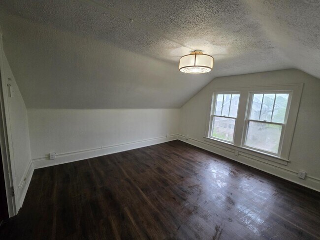 Building Photo - 107 Dawes Ave