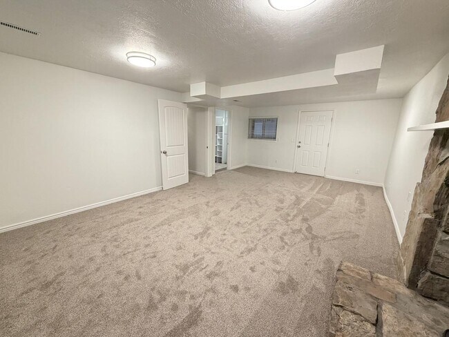 Building Photo - 1101 S 680 W