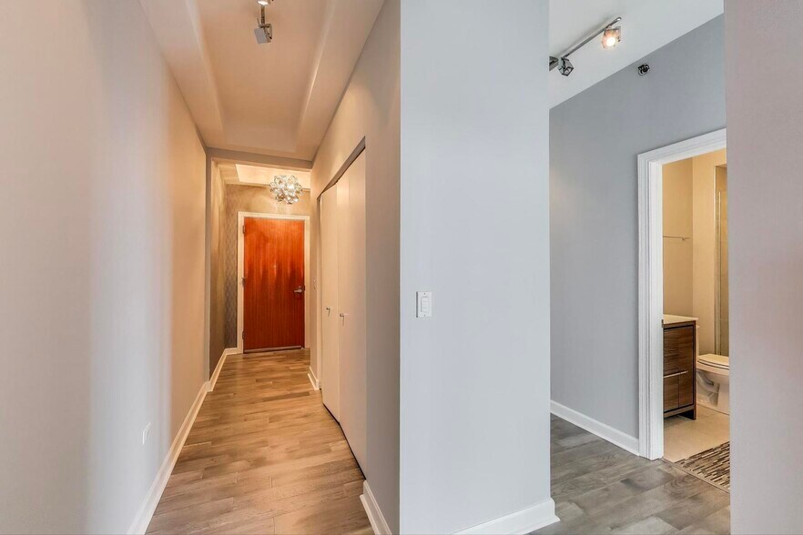 Building Photo - 1211 S Prairie Ave