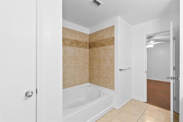 Building Photo - 1009 Shelborn Dr