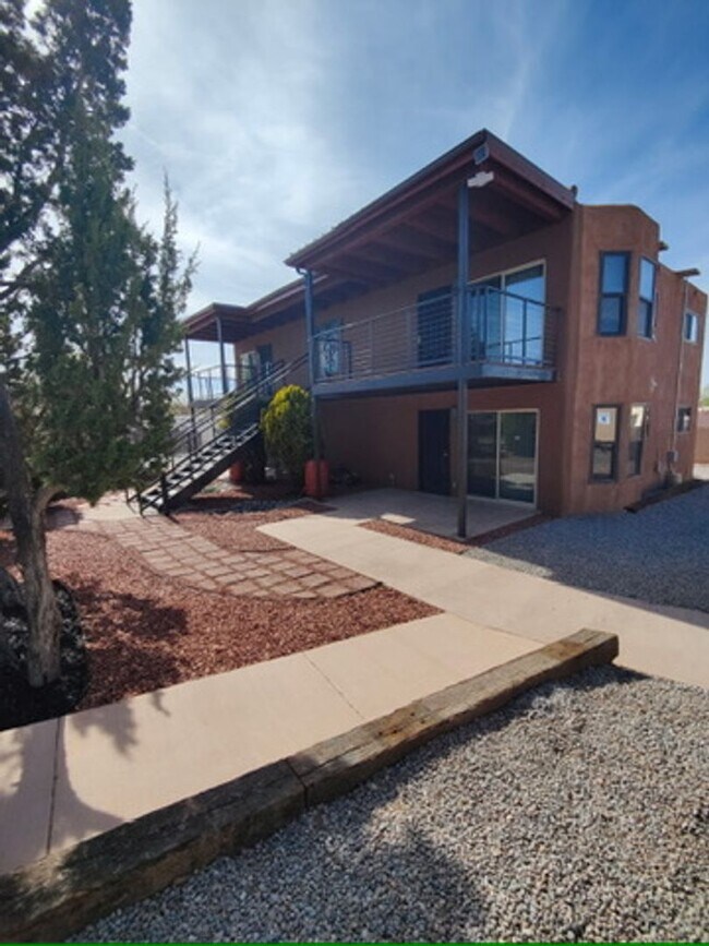 Building Photo - 1307 Rufina Ln