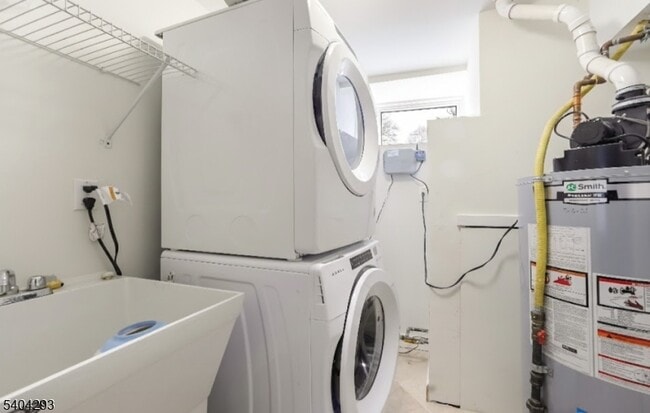 Building Photo - 135 Grove St