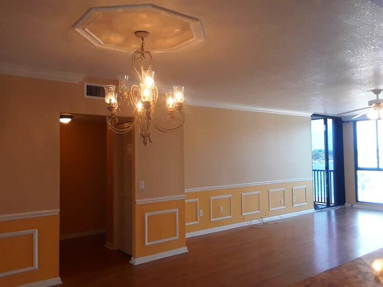 Building Photo - 7100 Sunshine Skyway Ln S