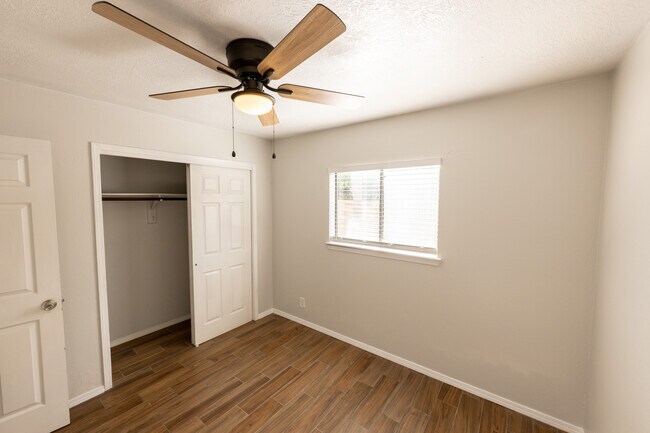 Building Photo - 309 Whispering Sands Ct SE