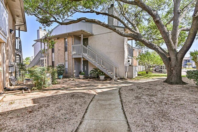 Building Photo - 260 El Dorado Blvd