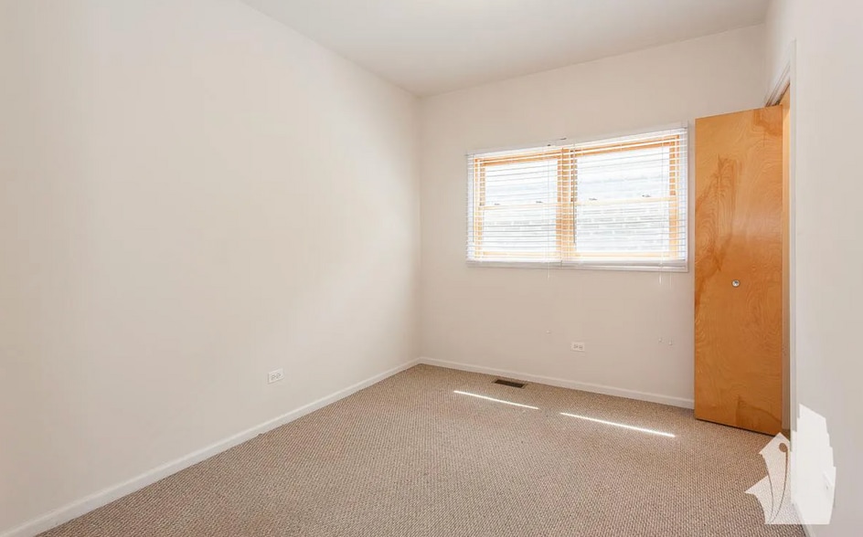 Building Photo - 850 N Wood St