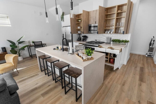 Building Photo - 6740 Peerless St