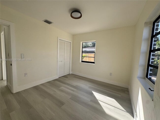 Building Photo - 10521 NW 35th Ct