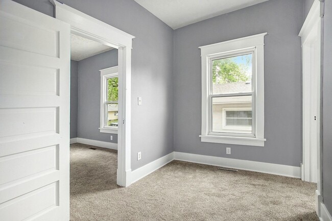Building Photo - 4220 Lenox Ave