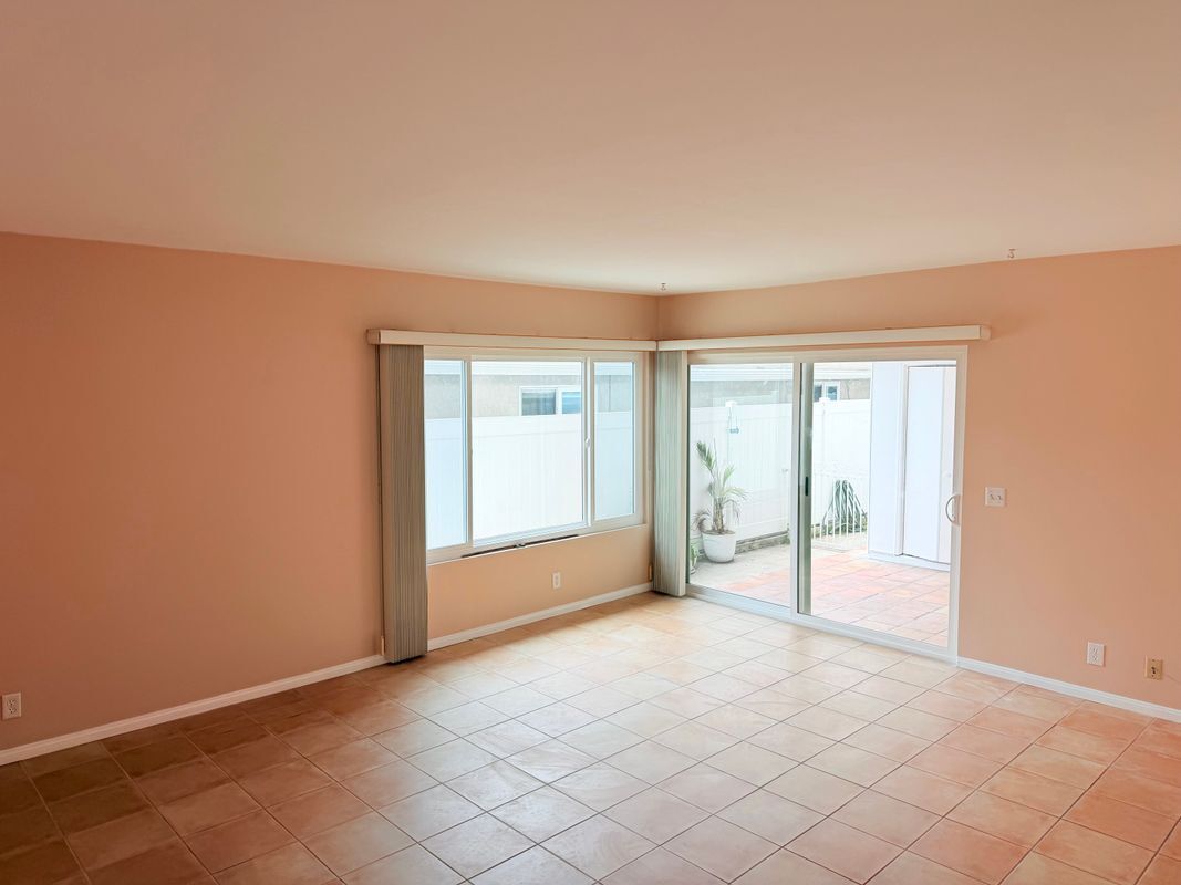 Building Photo - 111 Avenida Del Poniente
