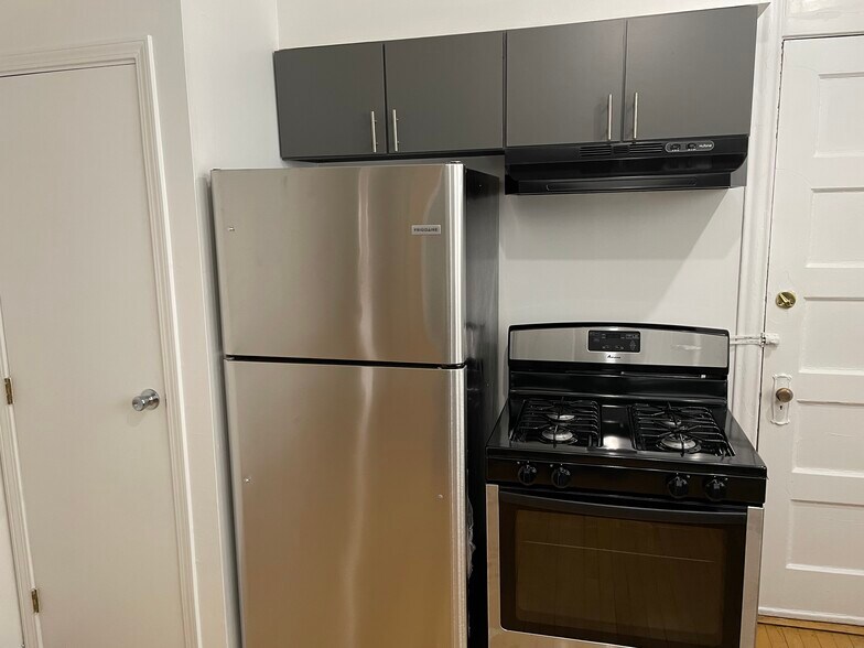 Building Photo - 1721 W Farragut Ave