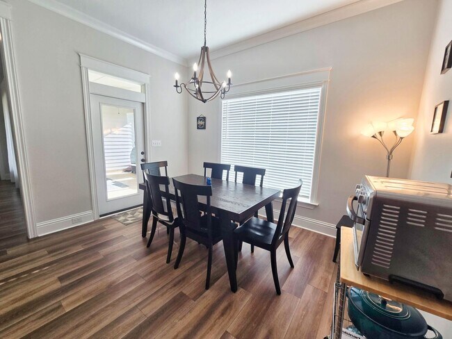 Building Photo - Spacious 4BR/3BA Home with Open Floor Plan, Screened Porch & Fenced Backyard