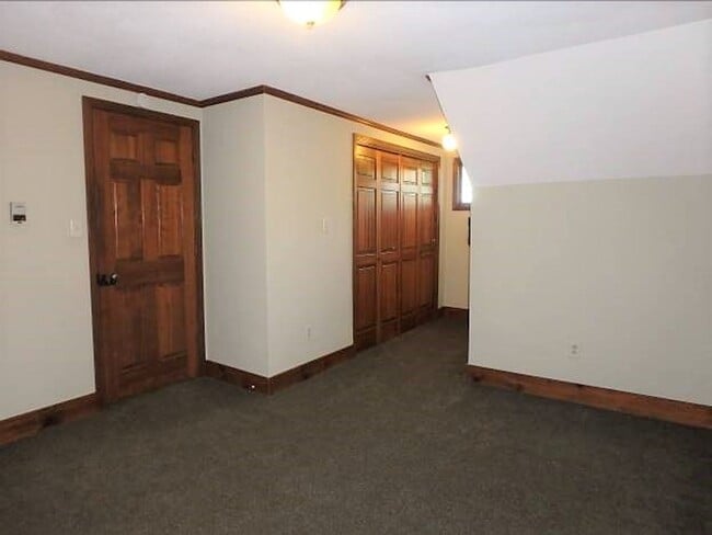 Building Photo - Unique 3 Bed 2 Bath Cabin In The Heart of Columbia!