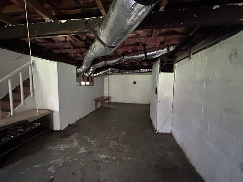 Building Photo - 217 S Winchester Ave