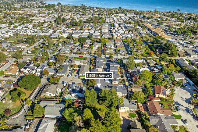 Building Photo - Bright & Beautiful 2BR Apartment Near Plea...