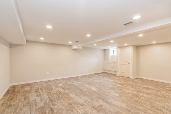 Building Photo - 66 E Gramercy Pl
