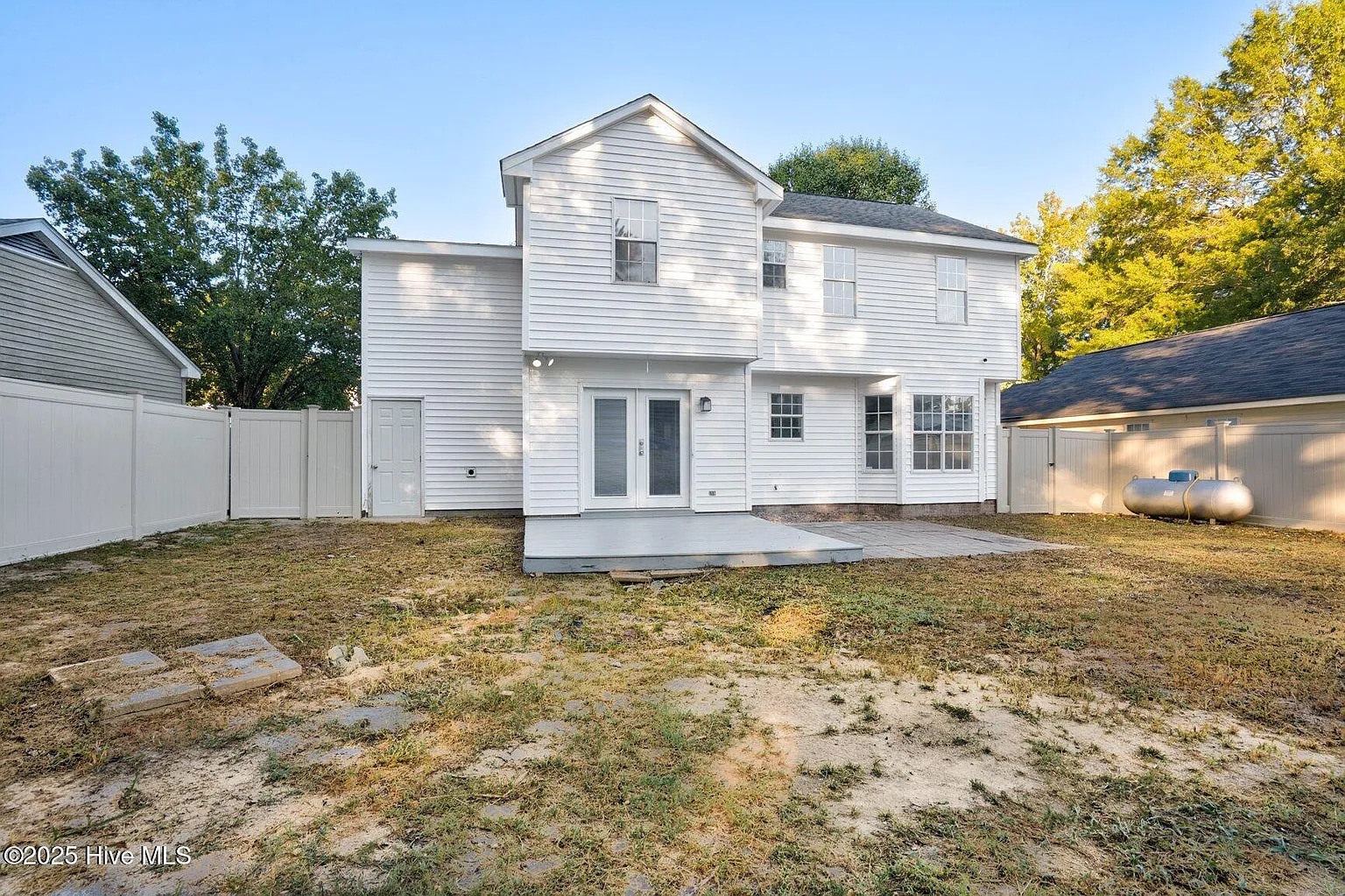 Building Photo - Room in House on Sara Dr