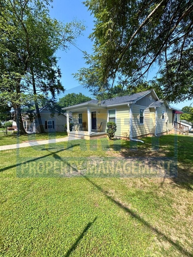 Building Photo - Three bedroom home downtown Cleveland!