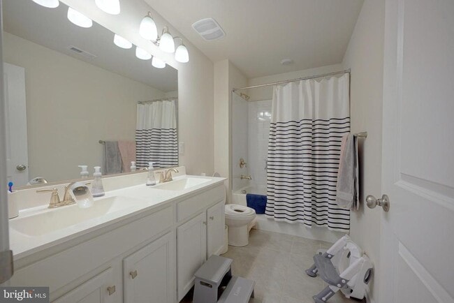 Building Photo - 65 Westmont Dr