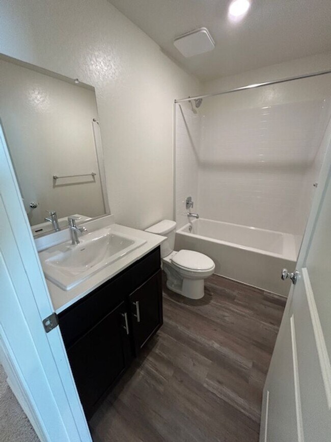 Building Photo - *** MOVE IN SPECIAL - $300.00 OFF FIRST MONTHS RENT***