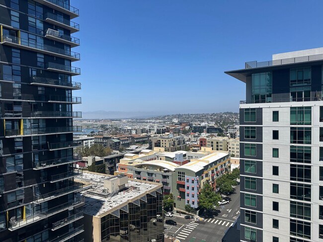 Building Photo - 1 Bedroom on the 16th Floor at Acqua Vista...