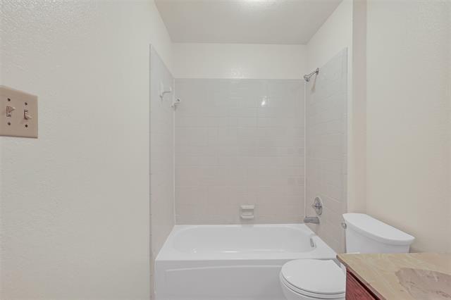 Building Photo - 7409 Meadow Creek Dr