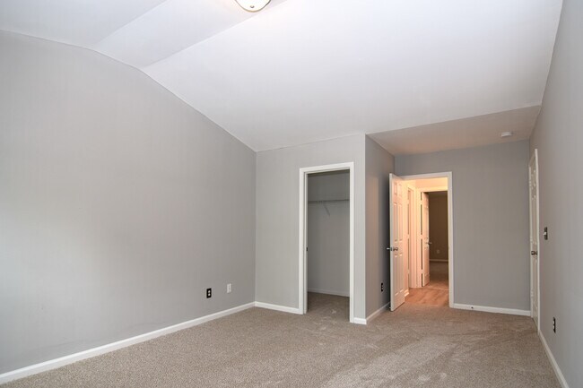 Building Photo - 222 Brookshire Rd