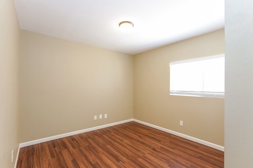 Building Photo - 11818 W Corrine Dr