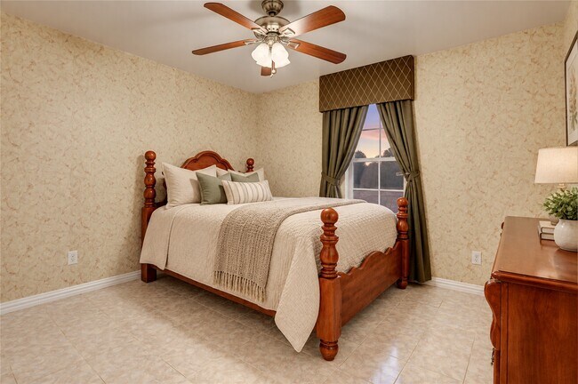 Building Photo - 2707 Sterling Fields Dr
