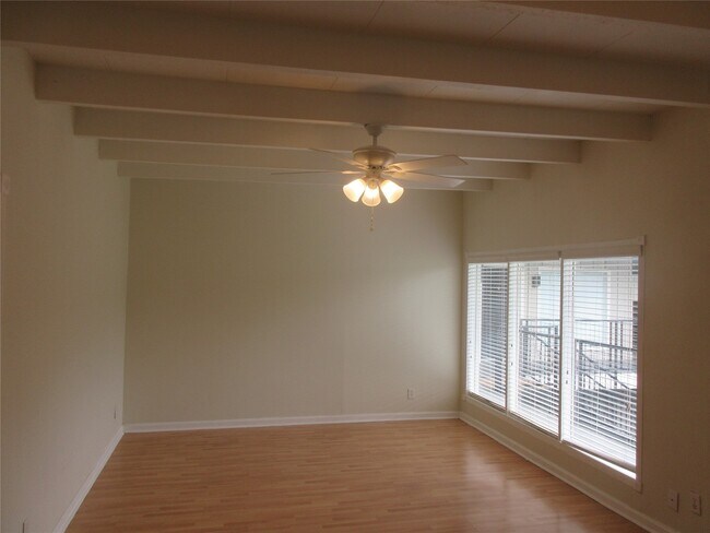Building Photo - 216 Marshall St