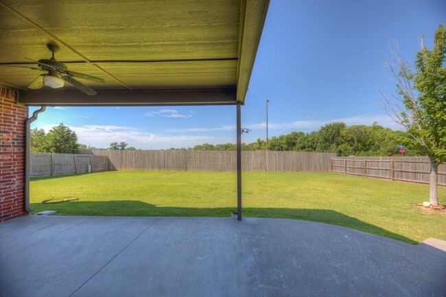 Building Photo - 1317 W Dover St