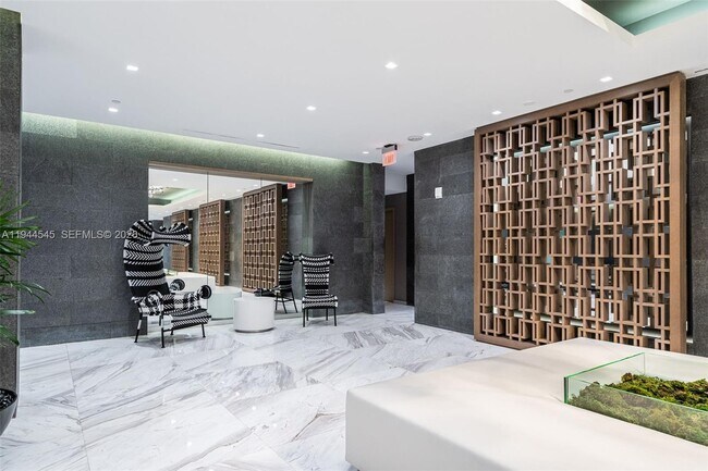 Building Photo - 400 Sunny Isles Blvd