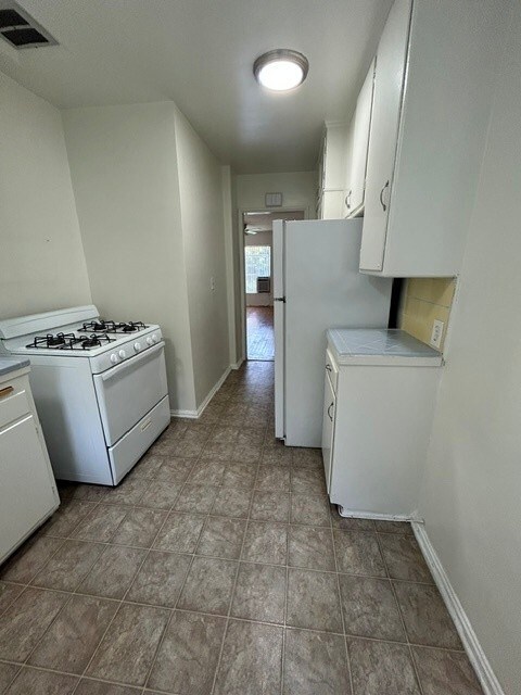 Floorplan - 1340 N. June St/6616-6622 De Longpre Ave.