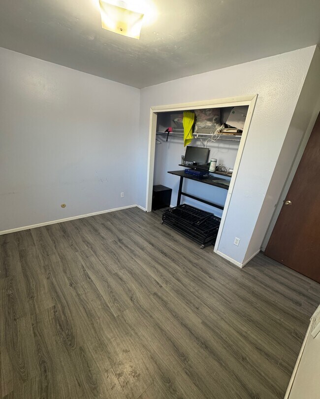 Building Photo - 417 Skyway Dr