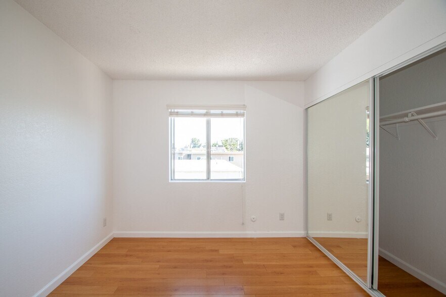 Building Photo - 4930 Whitsett Ave