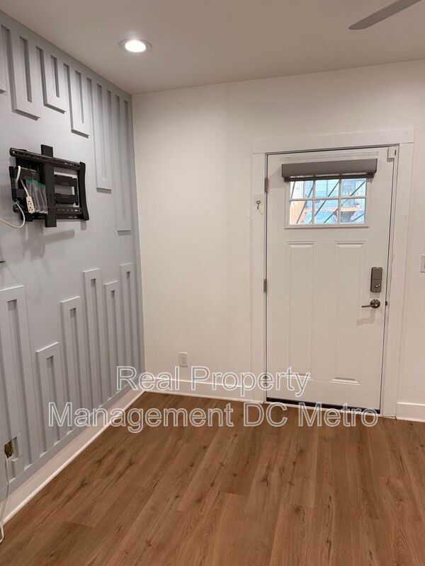 Building Photo - 216 21st St NE