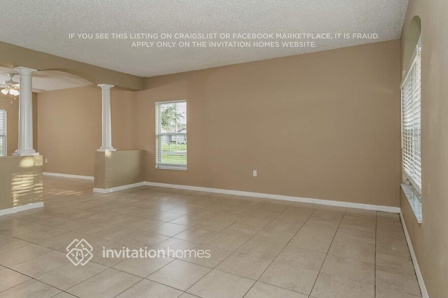 Building Photo - 220 Cimarron Dr