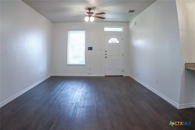 Building Photo - 5005 Rose Gdn Lp