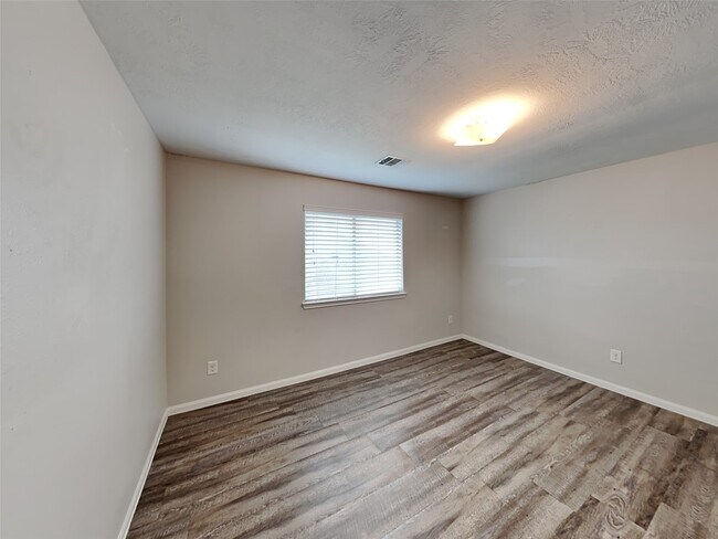 Building Photo - 13323 Ambrosa Dr