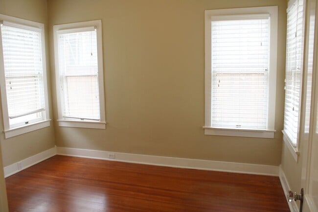 Building Photo - QUINTESSENTIAL ALAMO HEIGHTS COTTAGE