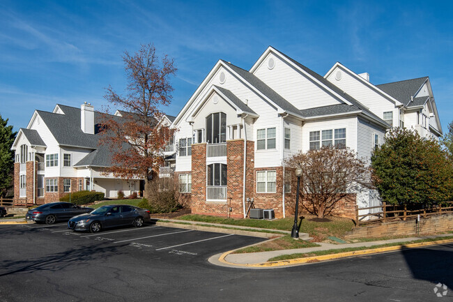 Building Photo - Greenbelt Lake Village