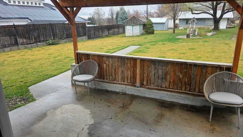 Building Photo - 547 E 100 N