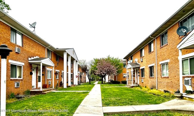 Primary Photo - 215 Washington St