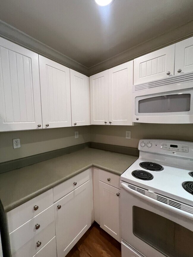 Building Photo - 15-1529 Gutleber