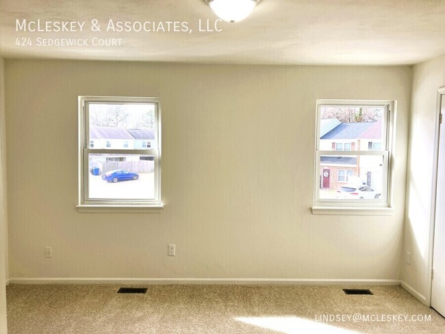 Building Photo - 424 Sedgewick Ct