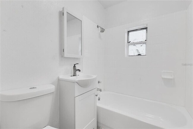 Building Photo - 1029 Colyer St